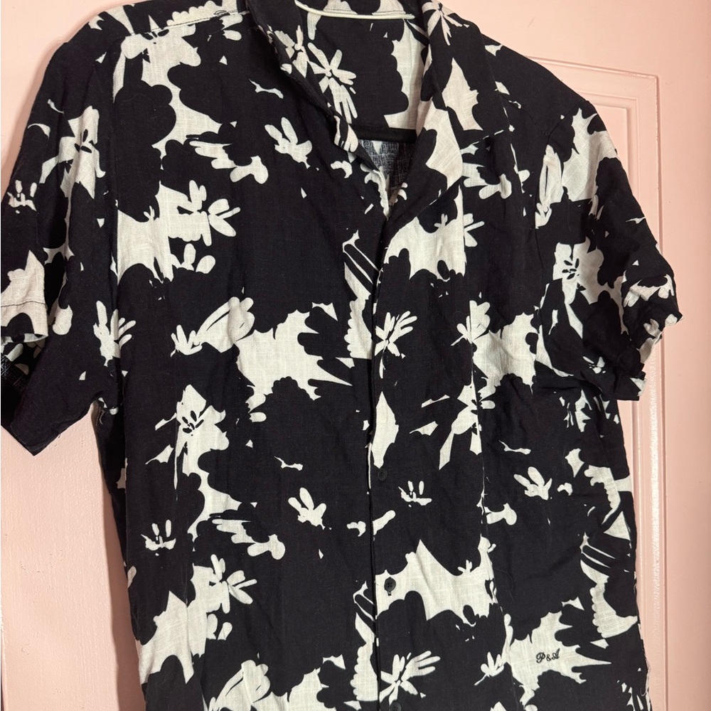 Men’s button up Black & white shirt
